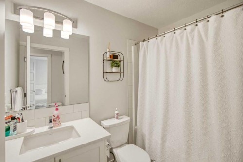 408-474 Seton Circle Se, Calgary, AB - Indoor Photo Showing Bathroom