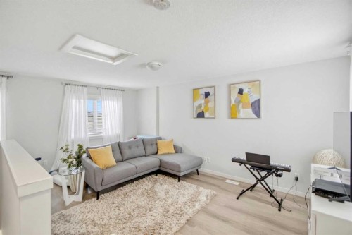 408-474 Seton Circle Se, Calgary, AB - Indoor Photo Showing Living Room