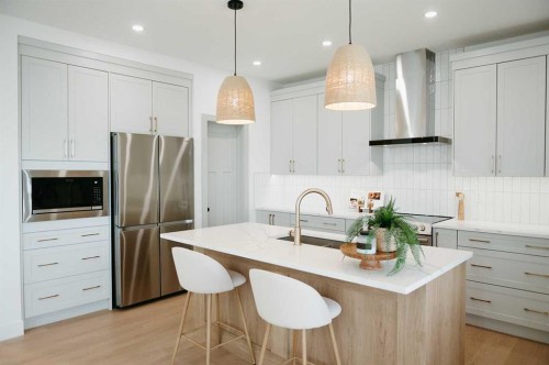 807 Lakewood Circle, Strathmore, AB - Indoor Photo Showing Kitchen With Stainless Steel Kitchen With Upgraded Kitchen