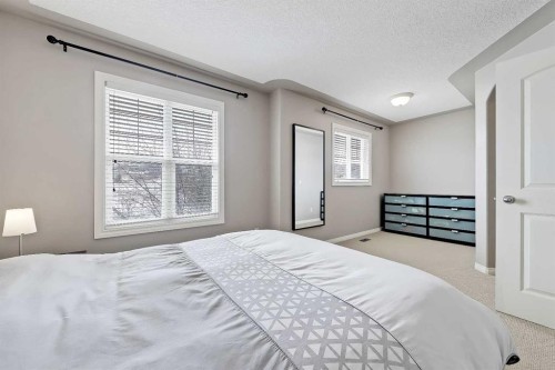 7140 34 Avenue Nw, Calgary, AB - Indoor Photo Showing Bedroom