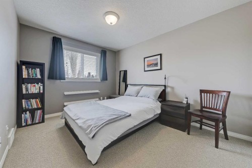 7140 34 Avenue Nw, Calgary, AB - Indoor Photo Showing Bedroom