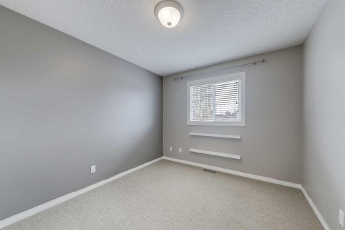 7140 34 Avenue Nw, Calgary, AB - Indoor Photo Showing Other Room