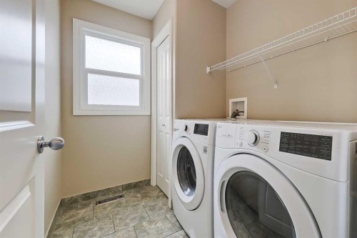 7140 34 Avenue Nw, Calgary, AB - Indoor Photo Showing Laundry Room