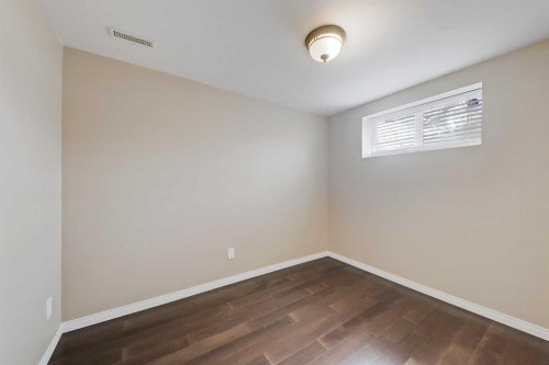 7140 34 Avenue Nw, Calgary, AB - Indoor Photo Showing Other Room