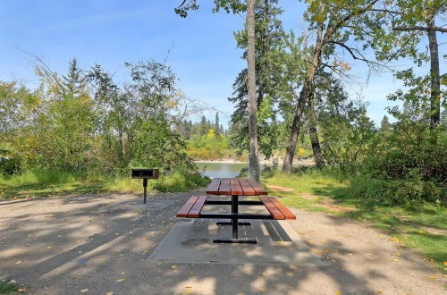 7140 34 Avenue Nw, Calgary, AB - Outdoor