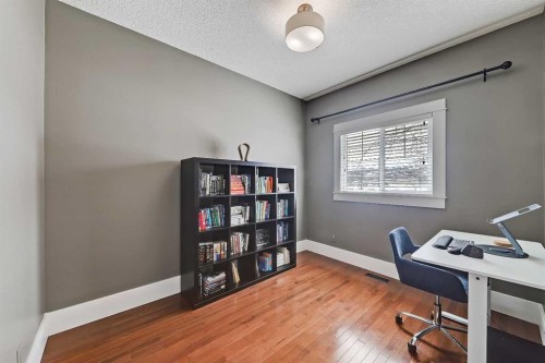 7140 34 Avenue Nw, Calgary, AB - Indoor Photo Showing Office