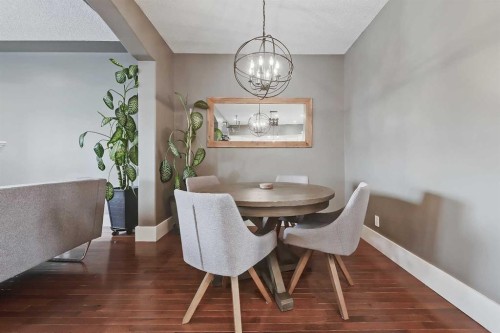 7140 34 Avenue Nw, Calgary, AB - Indoor Photo Showing Dining Room