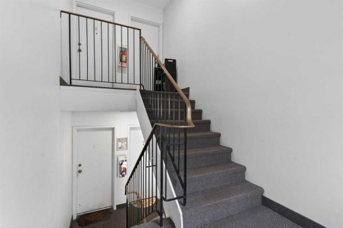 934 5A Street Nw, Calgary, AB - Indoor Photo Showing Other Room