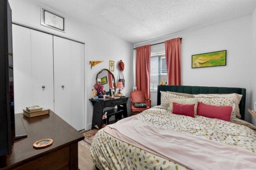 934 5A Street Nw, Calgary, AB - Indoor Photo Showing Bedroom