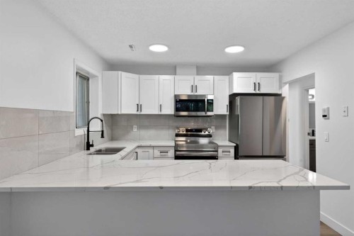 934 5A Street Nw, Calgary, AB - Indoor Photo Showing Kitchen With Double Sink