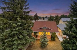 107 Woodbine Boulevard SW Calgary, AB T2W 3W8