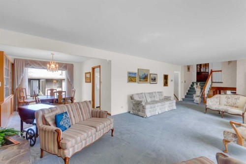 4720 Coronation Drive Sw, Calgary, AB - Indoor Photo Showing Living Room