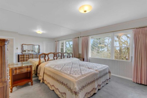 4720 Coronation Drive Sw, Calgary, AB - Indoor Photo Showing Bedroom