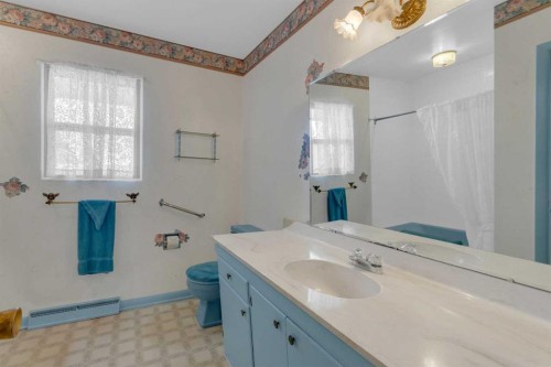 4720 Coronation Drive Sw, Calgary, AB - Indoor Photo Showing Bathroom