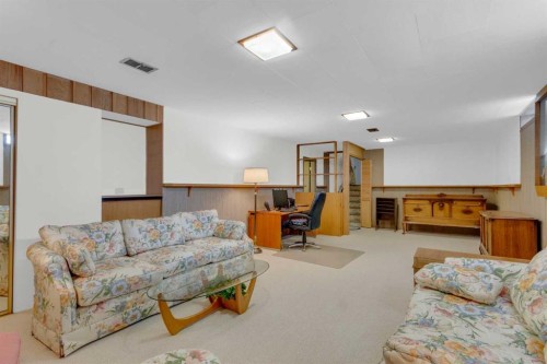 4720 Coronation Drive Sw, Calgary, AB - Indoor Photo Showing Other Room