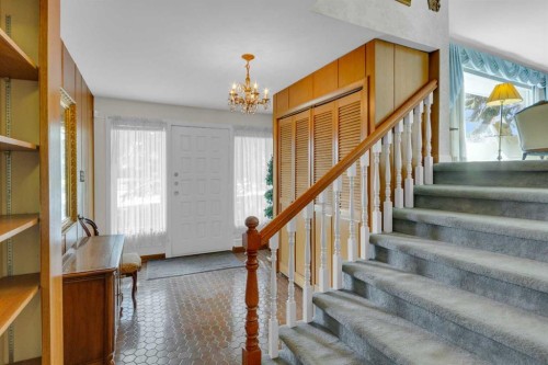 4720 Coronation Drive Sw, Calgary, AB - Indoor Photo Showing Other Room