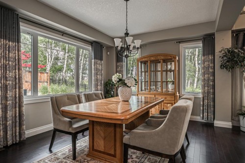 180 Ascot Drive Sw, Calgary, AB - Indoor Photo Showing Dining Room