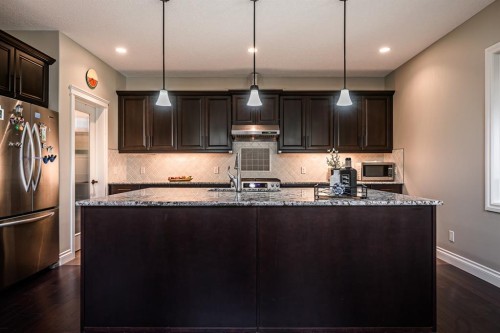 180 Ascot Drive Sw, Calgary, AB - Indoor Photo Showing Kitchen With Upgraded Kitchen
