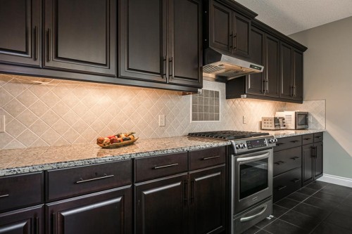 180 Ascot Drive Sw, Calgary, AB - Indoor Photo Showing Kitchen