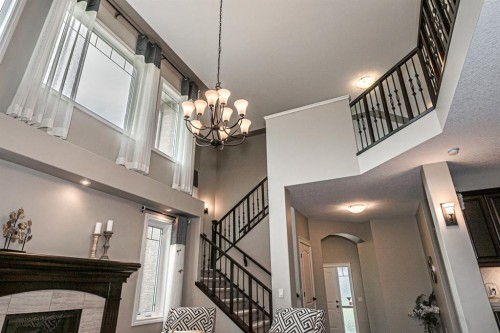 180 Ascot Drive Sw, Calgary, AB - Indoor Photo Showing Other Room