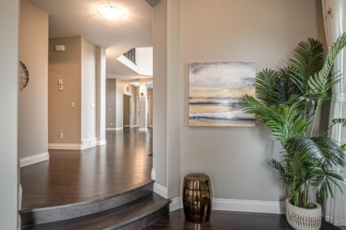 180 Ascot Drive Sw, Calgary, AB - Indoor Photo Showing Other Room