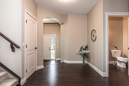 180 Ascot Drive Sw, Calgary, AB - Indoor Photo Showing Other Room