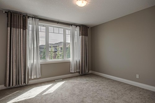 180 Ascot Drive Sw, Calgary, AB - Indoor Photo Showing Other Room