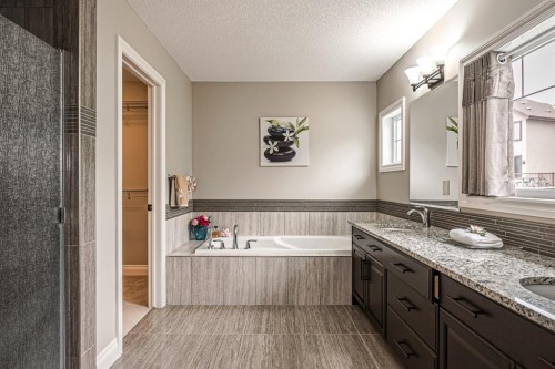 180 Ascot Drive Sw, Calgary, AB - Indoor Photo Showing Bathroom