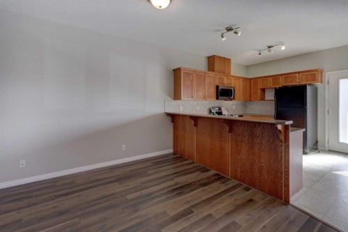 302-2006 Luxstone Boulevard Sw, Airdrie, AB - Indoor Photo Showing Kitchen