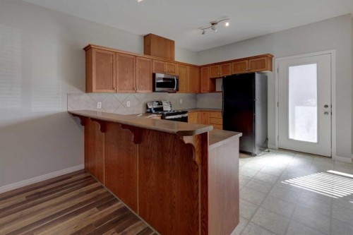 302-2006 Luxstone Boulevard Sw, Airdrie, AB - Indoor Photo Showing Kitchen