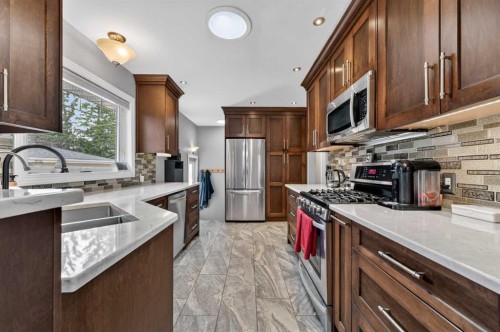 2023 Glenwood Drive Sw, Calgary, AB - Indoor Photo Showing Kitchen With Stainless Steel Kitchen With Double Sink With Upgraded Kitchen