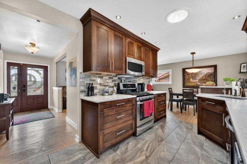 2023 Glenwood Drive Sw, Calgary, AB - Indoor Photo Showing Kitchen