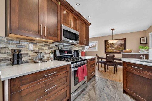 2023 Glenwood Drive Sw, Calgary, AB - Indoor Photo Showing Kitchen