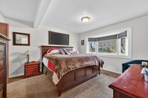 2023 Glenwood Drive Sw, Calgary, AB - Indoor Photo Showing Bedroom