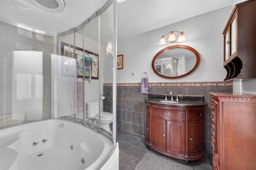 2023 Glenwood Drive Sw, Calgary, AB - Indoor Photo Showing Bathroom