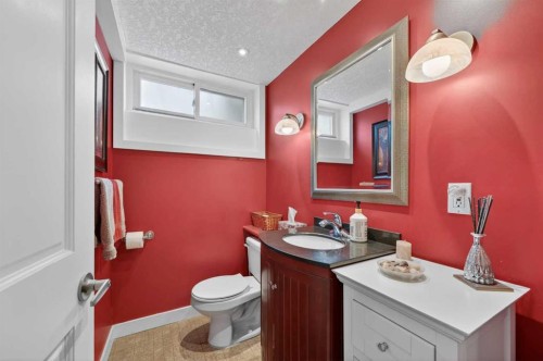 2023 Glenwood Drive Sw, Calgary, AB - Indoor Photo Showing Bathroom