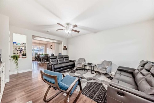 10097 46 Street Ne, Calgary, AB - Indoor Photo Showing Living Room