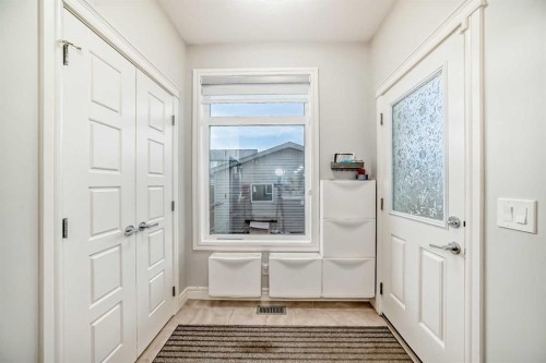 10097 46 Street Ne, Calgary, AB - Indoor Photo Showing Other Room