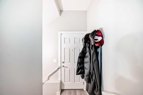 10097 46 Street Ne, Calgary, AB - Indoor Photo Showing Other Room