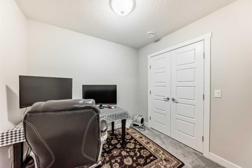 10097 46 Street Ne, Calgary, AB - Indoor Photo Showing Office