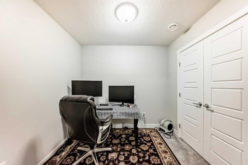 10097 46 Street Ne, Calgary, AB - Indoor Photo Showing Office