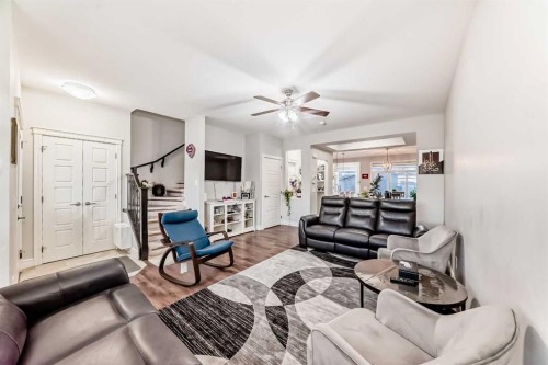 10097 46 Street Ne, Calgary, AB - Indoor Photo Showing Living Room