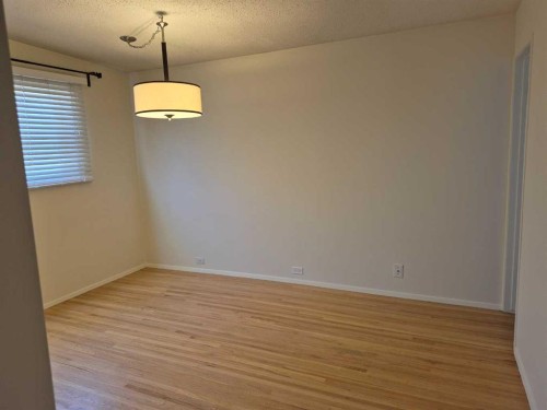 3415 Benton Drive Nw, Calgary, AB - Indoor Photo Showing Other Room