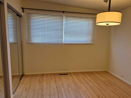 3415 Benton Drive Nw, Calgary, AB - Indoor Photo Showing Other Room