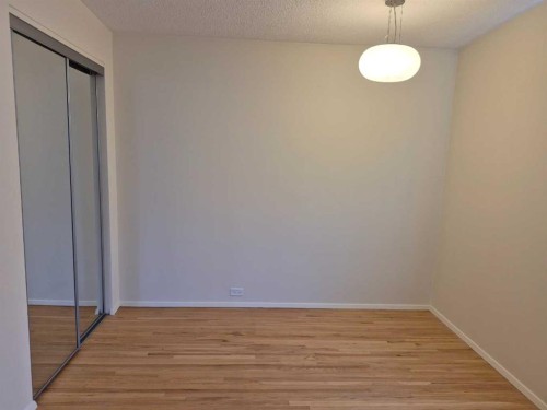 3415 Benton Drive Nw, Calgary, AB - Indoor Photo Showing Other Room