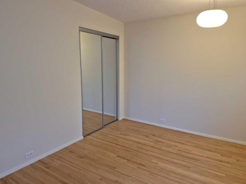 3415 Benton Drive Nw, Calgary, AB - Indoor Photo Showing Other Room
