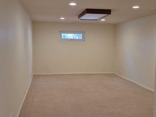 3415 Benton Drive Nw, Calgary, AB - Indoor Photo Showing Other Room
