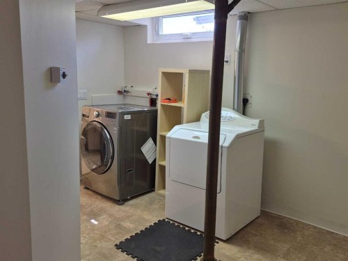 3415 Benton Drive Nw, Calgary, AB - Indoor Photo Showing Laundry Room