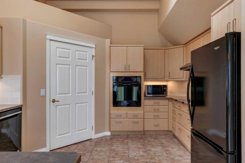 56 Royal Abbey Rise Nw, Calgary, AB - Indoor Photo Showing Kitchen