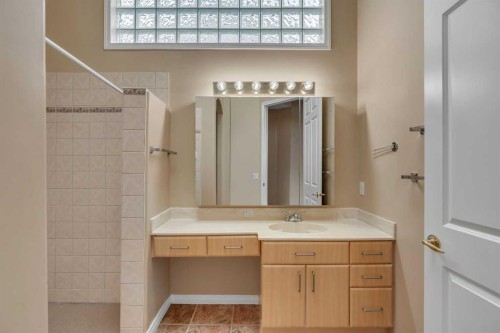 56 Royal Abbey Rise Nw, Calgary, AB - Indoor Photo Showing Bathroom